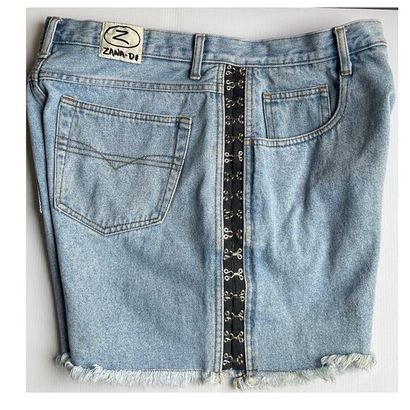 Zana-Di Vintage High Waisted Denim Shorts Hook & Eye Detail  Sz 32” Cutoff Y2k - Picture 3 of 9